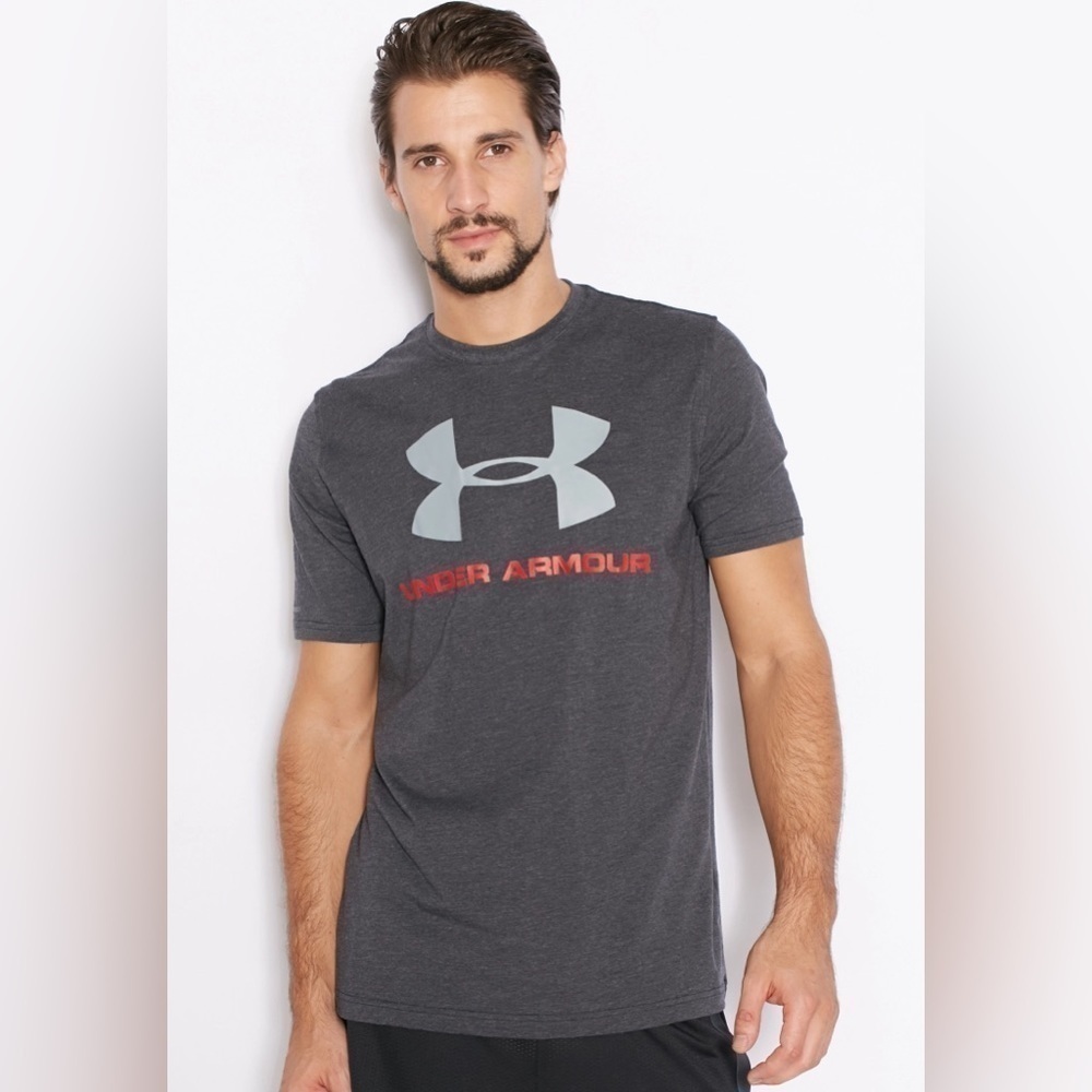 UNDER Armour Graphic T shirt loose heatgear Small